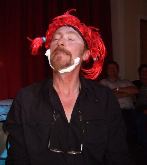 Hos barbereren blir man.. ja, nettopp.. barbert!